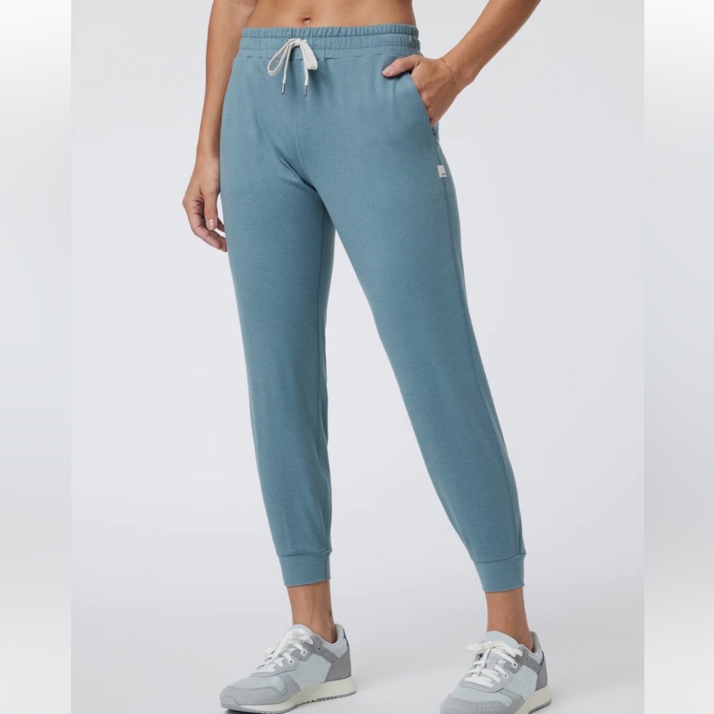Vuori Performance Joggers size M!